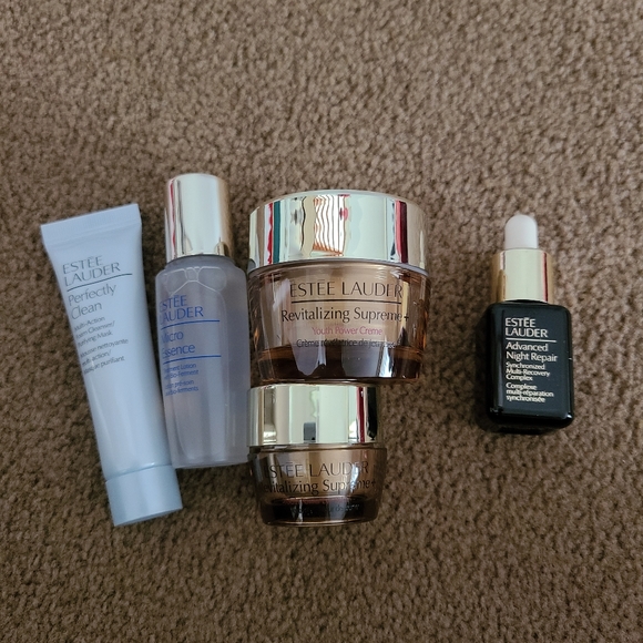 ESTĒE LAUDER GIFT SET - Picture 5 of 9